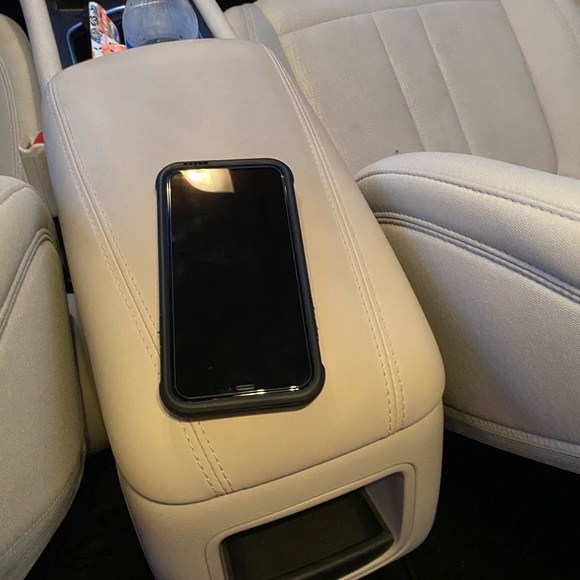 iPhone 11 - Picture 1 of 2